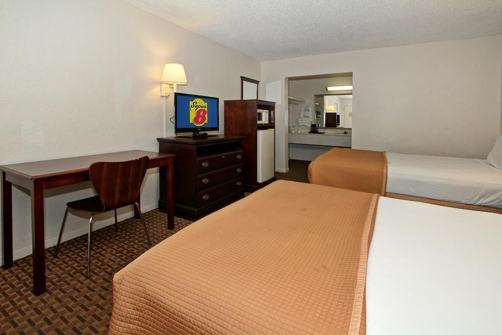 Super 8 By Wyndham Kissimmee Motel Стая снимка