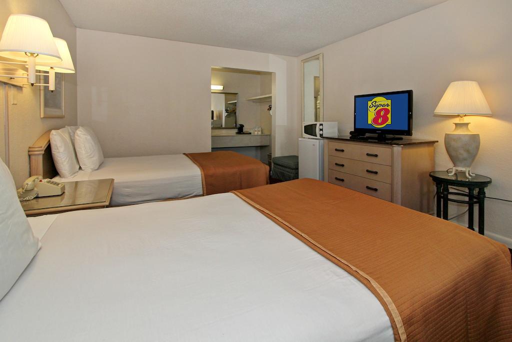 Super 8 By Wyndham Kissimmee Motel Стая снимка