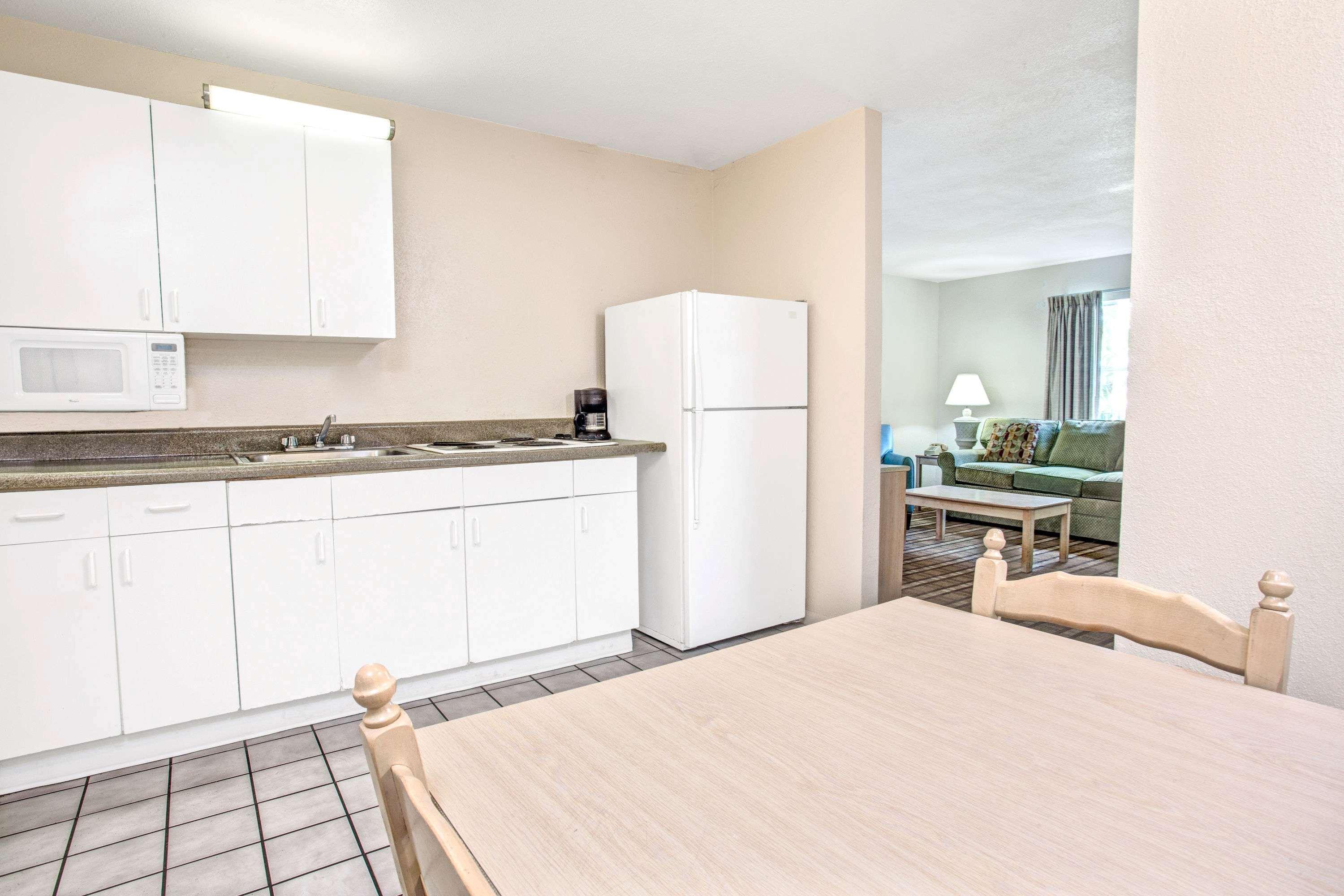 Super 8 By Wyndham Kissimmee Motel Екстериор снимка