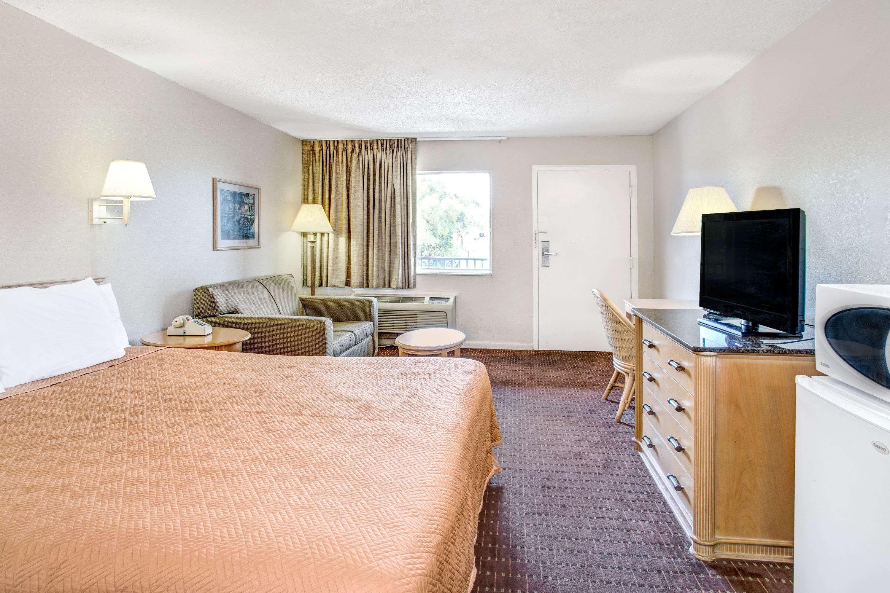 Super 8 By Wyndham Kissimmee Motel Екстериор снимка