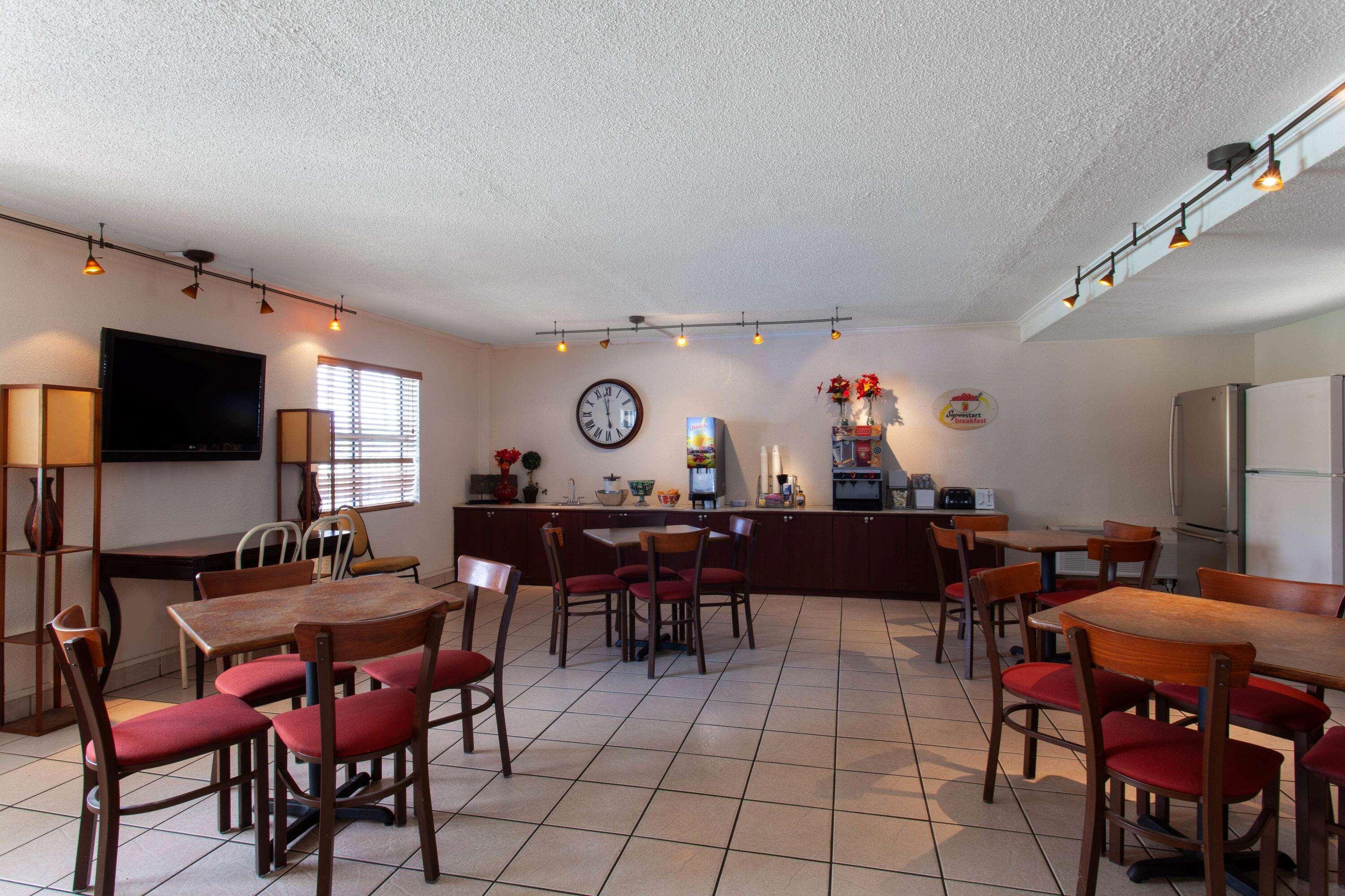 Super 8 By Wyndham Kissimmee Motel Екстериор снимка