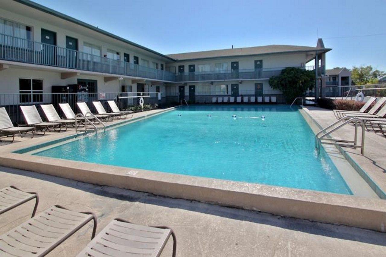 Super 8 By Wyndham Kissimmee Motel Екстериор снимка