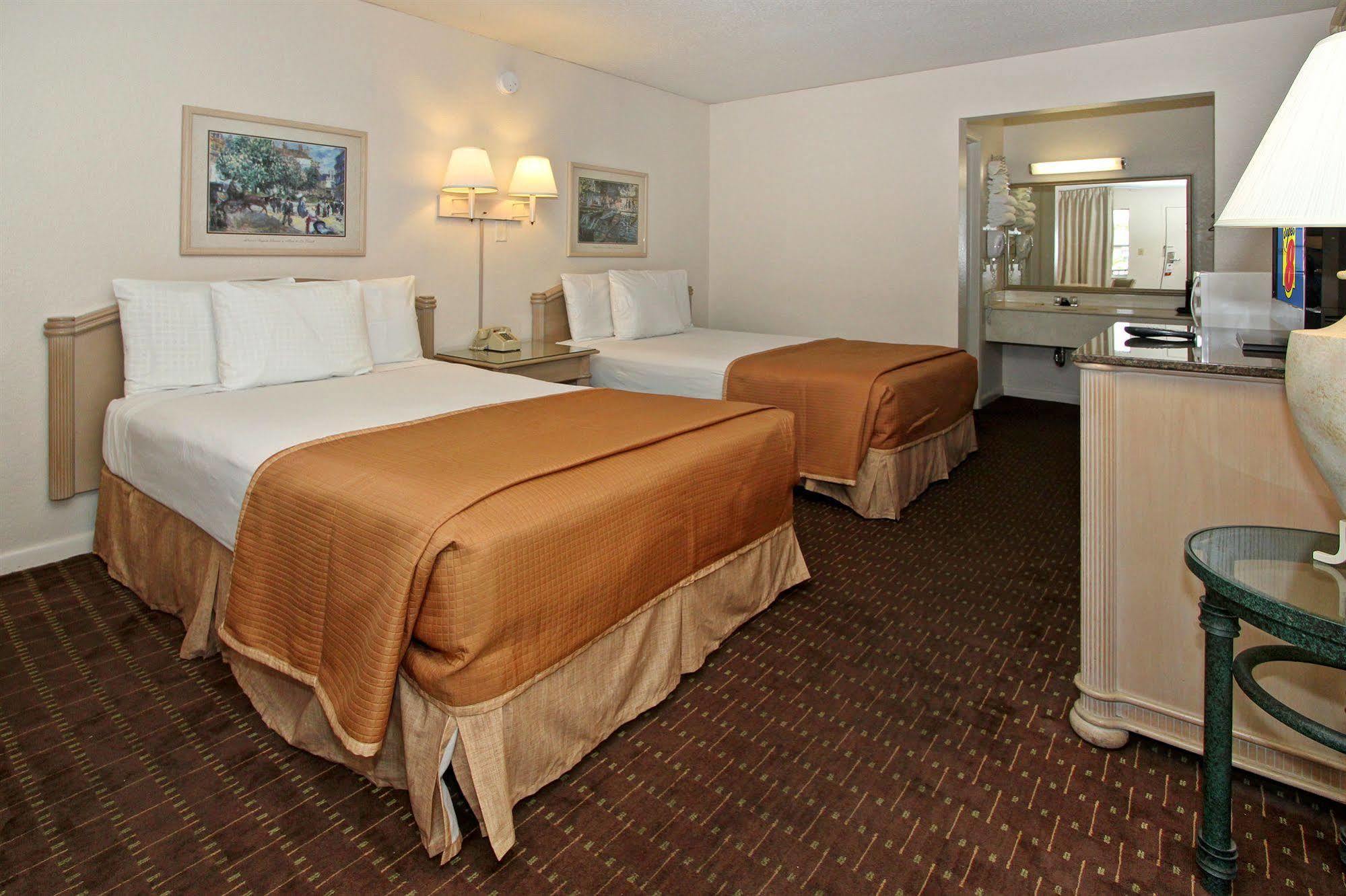 Super 8 By Wyndham Kissimmee Motel Екстериор снимка
